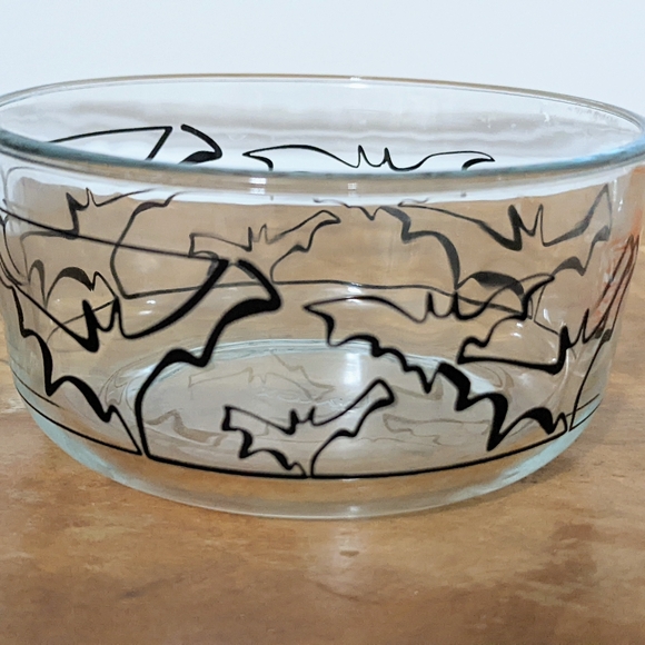 Pyrex Halloween Bowls Discontinued 1 qt. Bats Pumpkins Set of 2 Candy Dishes - Picture 2 of 6